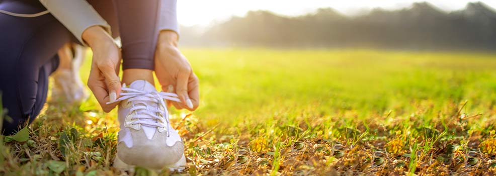 Tying shoelaces