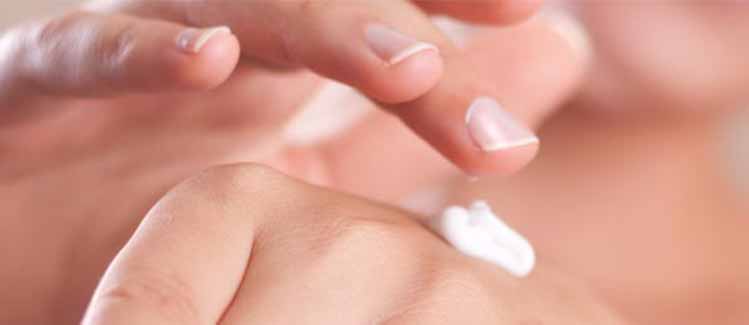 Woman&rsquo;s fingernails