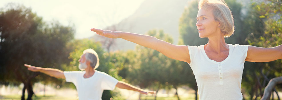 Adultos de la tercera edad hacienda yoga
