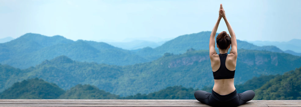 Mujer hacienda yoga