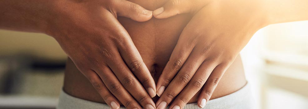 Woman toucher her stomach.