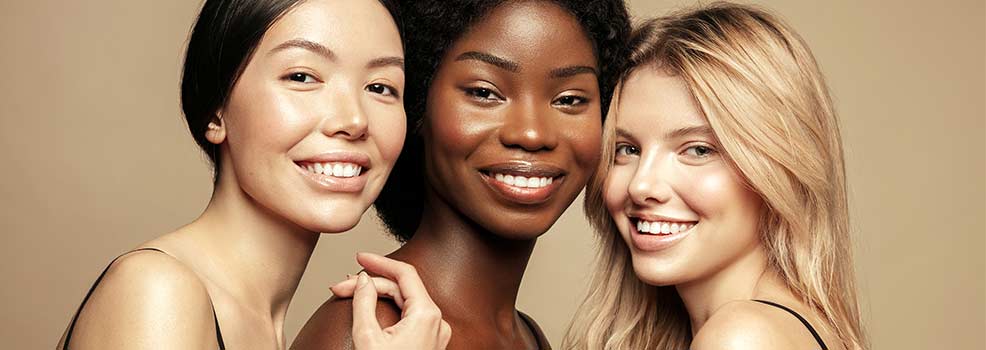 Mujeres de diferentes países y con diferente color de piel