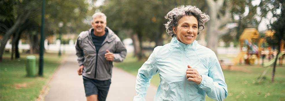 Pareja Senior Corriendo